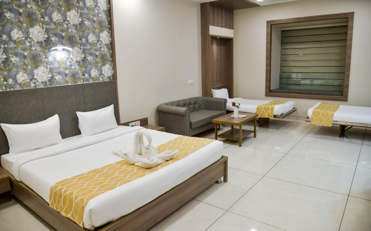 Shree Ganga Smb Hotels Ujjain Exterior photo
