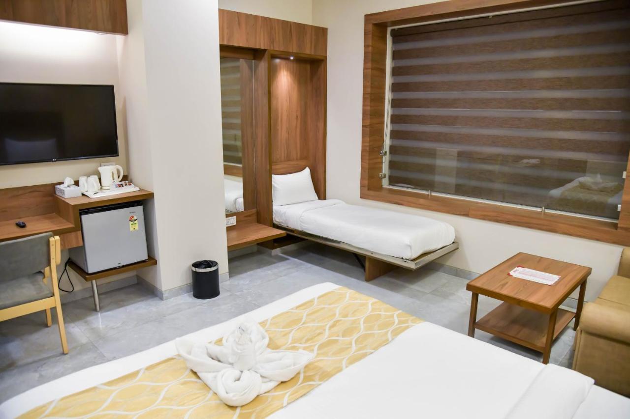 Shree Ganga Smb Hotels Ujjain Exterior photo