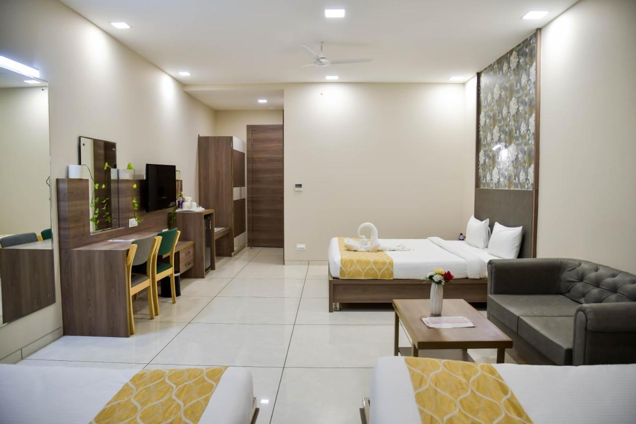 Shree Ganga Smb Hotels Ujjain Exterior photo